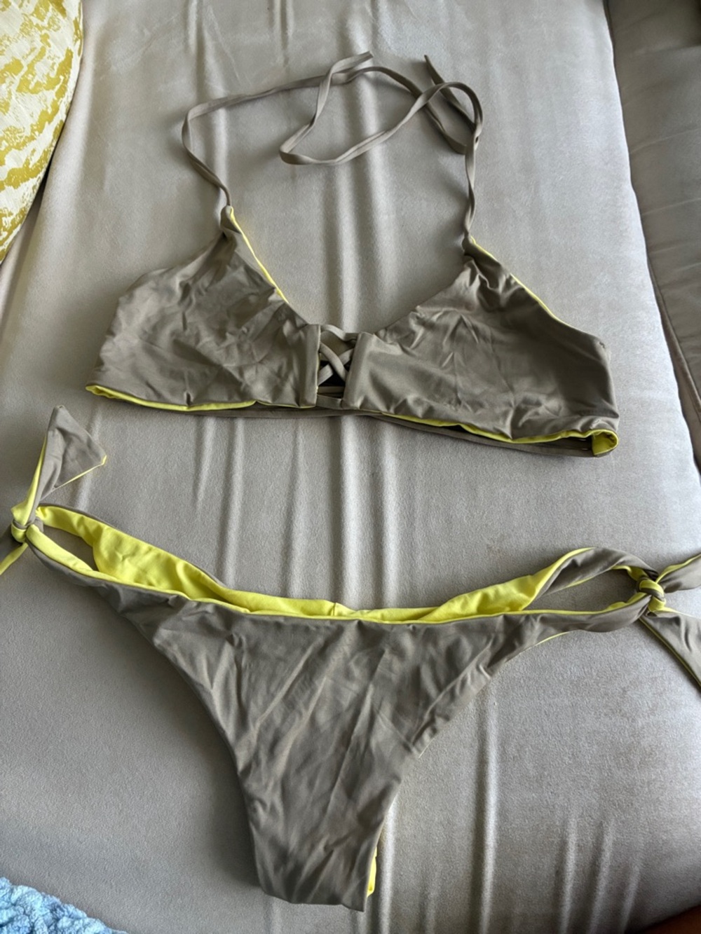 Reversible Women’s Bikini Set with sexy back detail in size S, brand new - Picture 2 of 6